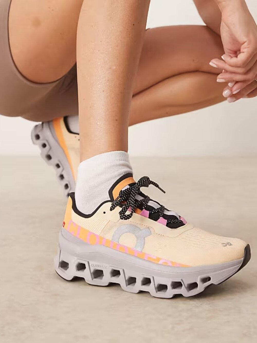 On Run Women's Blonde Fade Cloudmonster Eye Catch Running Shoes Size 6